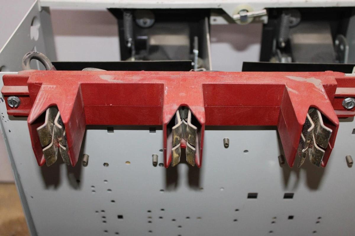 Used WESTINGHOUSE MCC MOTOR CONTROL DUAL/TANDEM FEEDER BUCKET FREEDOM 2100 18"