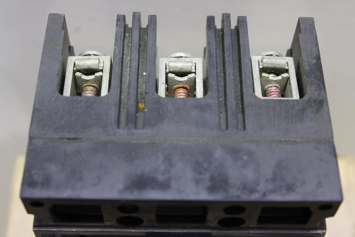 Used GE CIRCUIT BREAKER TEB132030 30 AMP 3-POLE 240 VAC **WARRANTY**