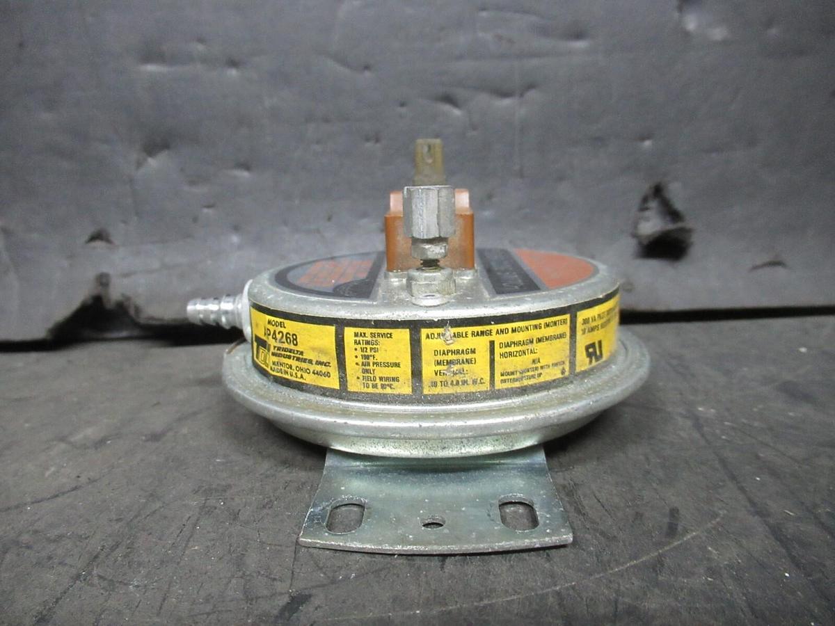 Used LIEBERT FILTER CLOG SWITCH AP4268 277 VAC 300 VA 1/2 PSI AIR PRESSURE ONLY