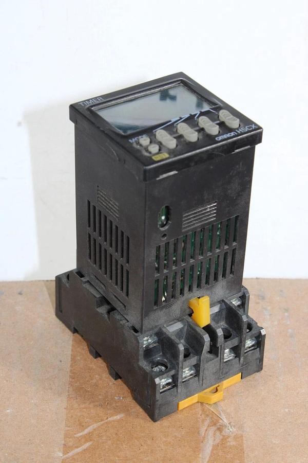 Used OMRON PROGRAMMABLE TIMER H5CX-A11-N 0.001 SECONDS TO 9999 HOURS 240 VAC 5 AMP