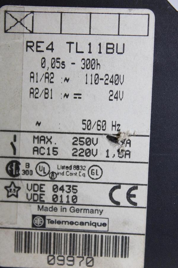Used TELEMECANIQUE TIME DELAY RELAY RE4-TL11BU 0.05 SEC TO 300 HOUR 240 VAC 1.5 AMP