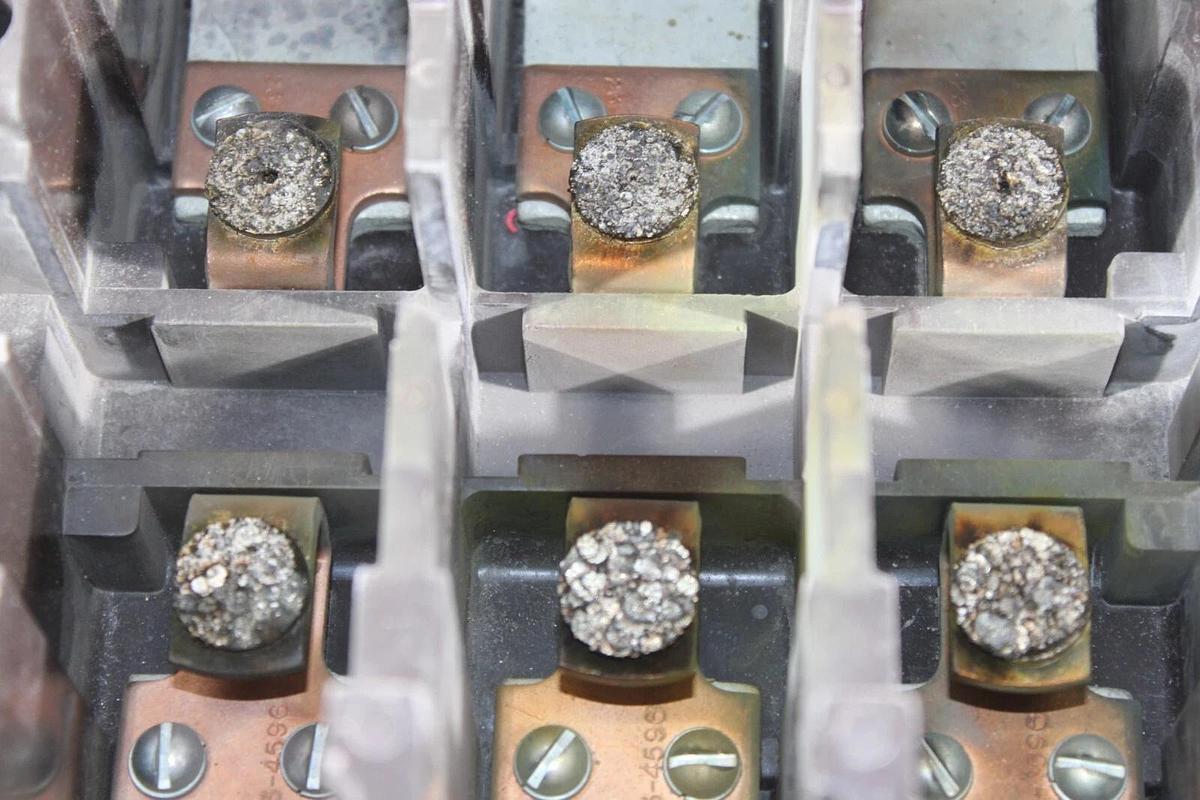 Used CUTLER HAMMER CONTACTOR C832LN1 350 AMP 600 VOLT 3-PHASE COIL: 120V **WARRANTY**