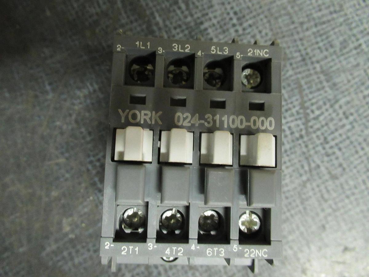 Used YORK CONTACTOR 024-31100-000 600V 7.5HP 26A **WARRANTY INCLUDED**
