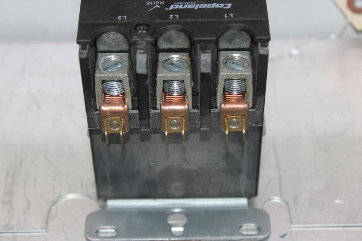 Used COPELAND CONTACTOR 012-3090-05 90 AMP 600 VOLT 3-PHASE 3-POLE COIL: 110/120 VAC