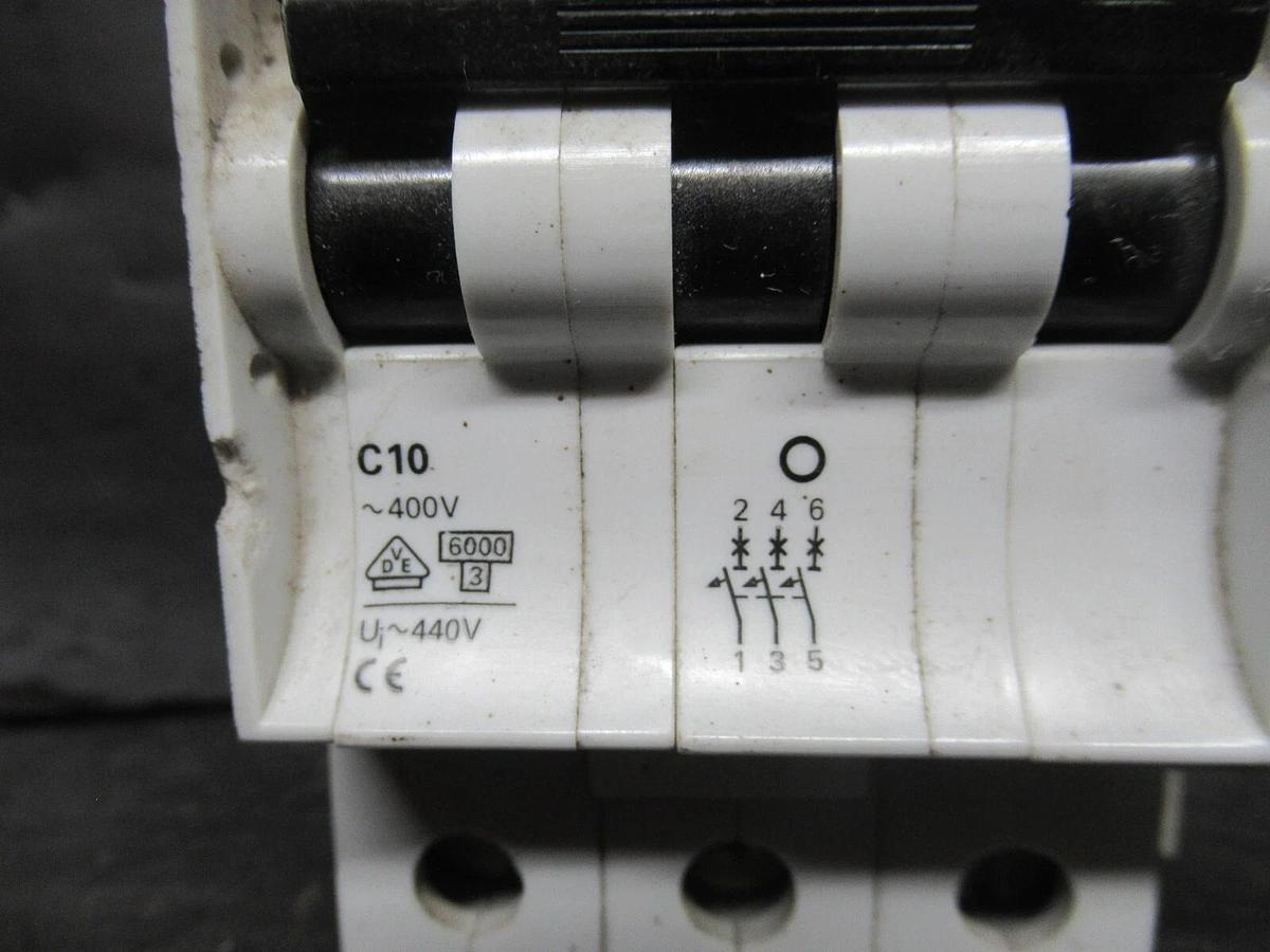Used SIEMENS CIRCUIT BREAKER 5SX23 C10 10 AMP 480 VAC 3-POLE W/ 5SX9100 AUXILLIARY