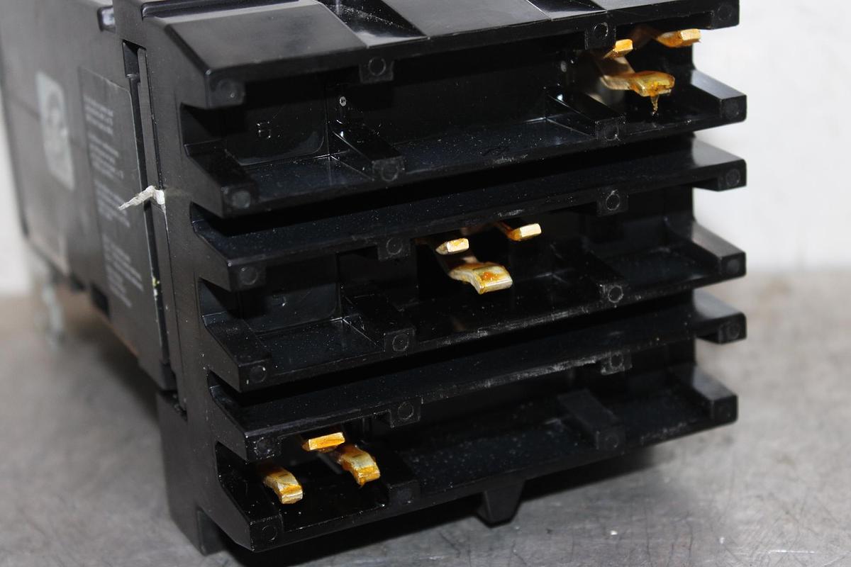 Used SQUARE D I-LINE CIRCUIT BREAKER FA34030 30 AMP 480 VOLT 3-POLE SERIES 2