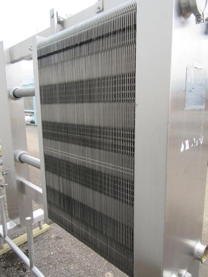 Used 600 SQ FT STAINLESS STEEL 3" IN / OUT APV PLATE AND FRAME HEAT EXCHANGER 23948