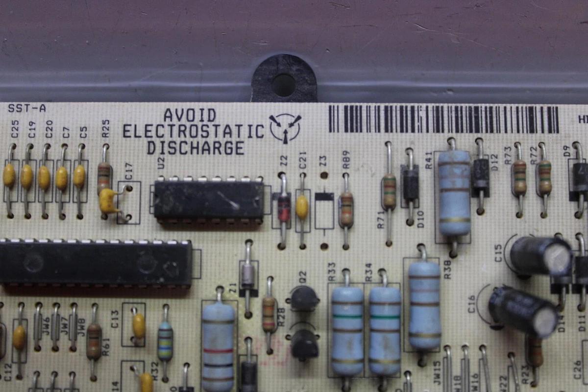 Used CARRIER FURNACE CONTROL BOARD CEPL130438-01 CEBD430-08A HK42FZ013