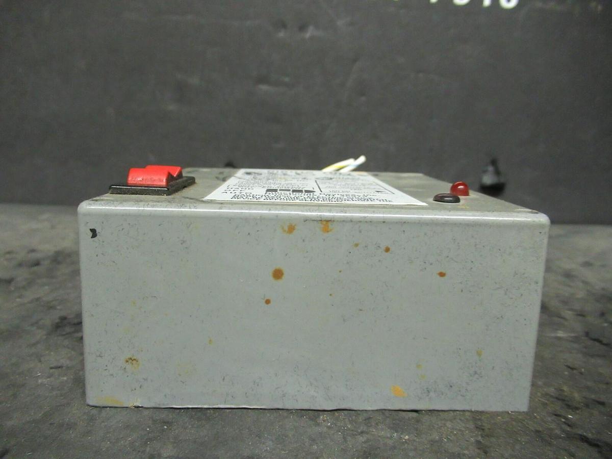 Used FUNCTIONAL DEVICES RIBU1S ENCLOSED PILOT RELAY 10 - 30 VDC / 120 VAC