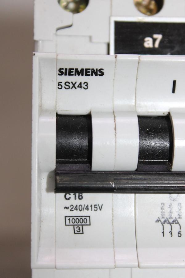 Used SIEMENS CIRCUIT BREAKER 5SX43 240/415 VAC 3-POLE 5SX4 C16 **WARRANTY**