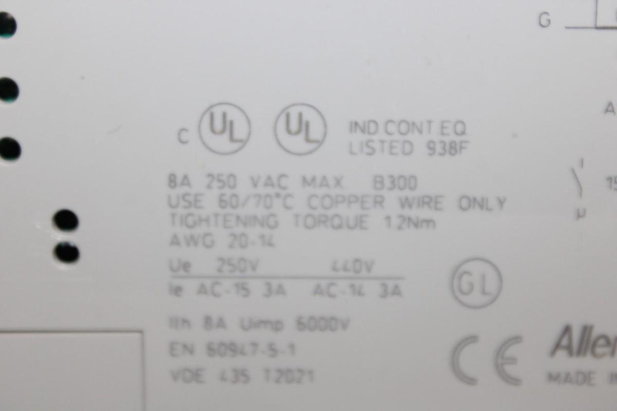 Used ALLEN BRADLEY TIME DELAY RELAY 700-FSA3BU23 240 VAC 24 VDC 0.15-3 SECOND