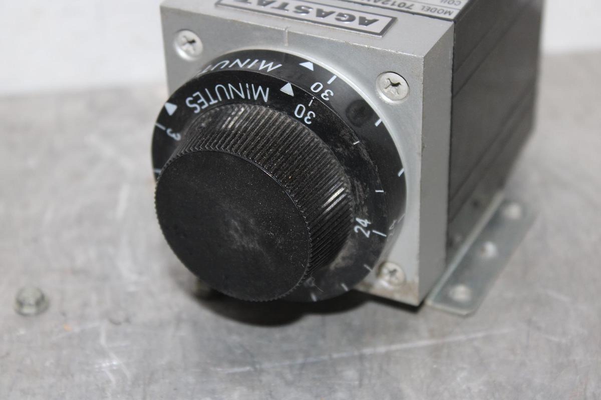 Used AGASTAT TIME DELAY RELAY 7012AK 120 VOLT 1-300 SECOND DELAY