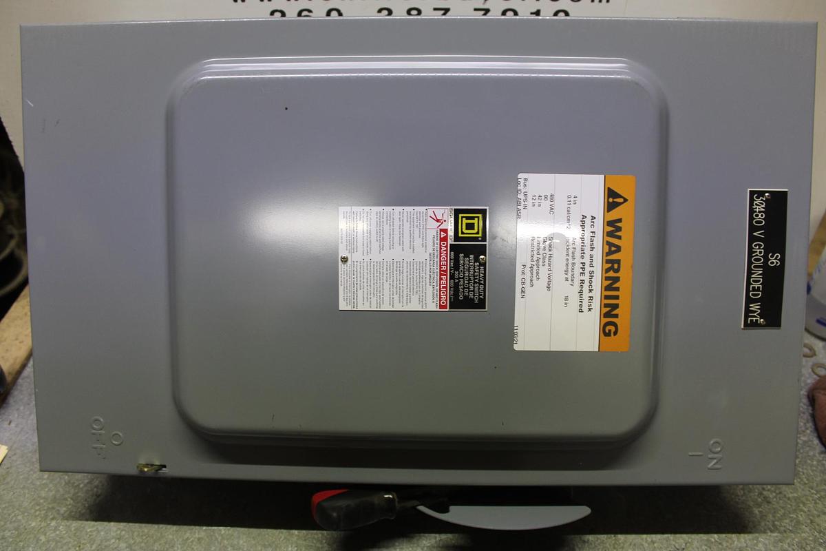 Used SQUARE D HEAVY DUTY DISCONNECT SWITCH HU364 200 AMP 600 VAC TYPE 1