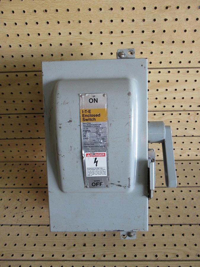 Used ITE DISCONNECT SAFETY SWITCH F321H 240VAC 7.5HP 30A TYPE 12 **WARRANTY**