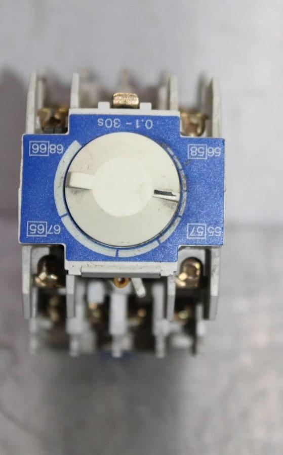 Used CUTLER HAMMER D15CR31 CONTACTOR W/ C320TP1 TIMING RELAY 0.1-30 SECOND