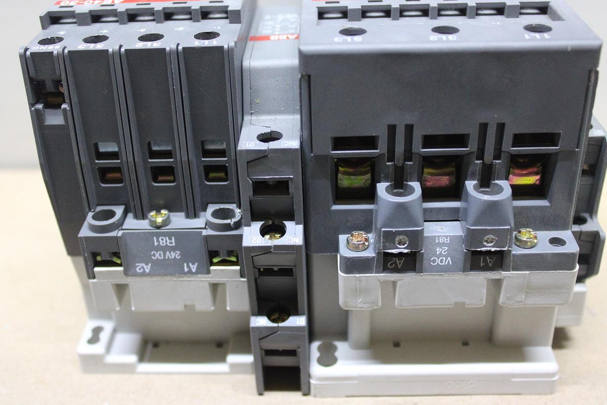Used SIEMENS CIRCUIT BREAKER B330H 30 AMP 240 VAC 3-POLE