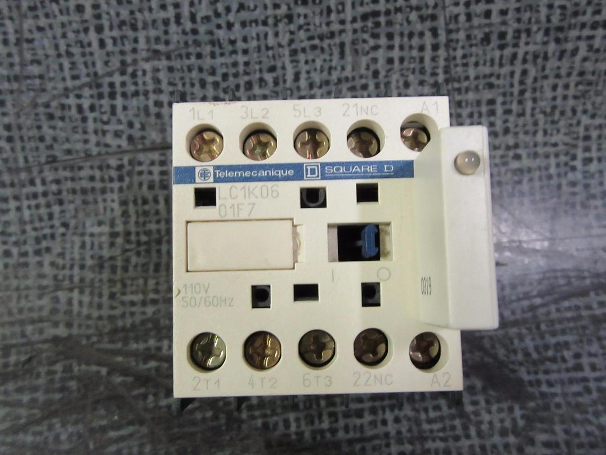 Used SQUARE D TELEMECANIQUE CONTACTOR 15 AMP 600V 110V COIL & LA4KE1FC # LC1K0601F7