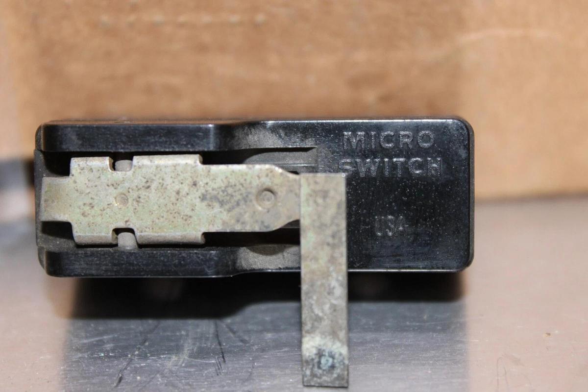 Used MICROSWITCH LIMIT SWITCH BZ-2RW8435109-P4 **WARRANTY INCLUDED**