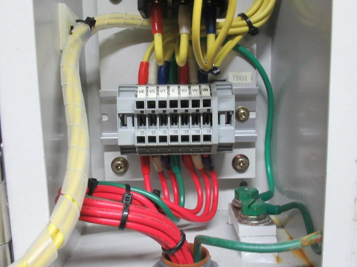 Used ENCLOSED TELEMECANIQUE STARTER LC1D1206 W/ OVERLOAD RELAY LR2-D1307 25 AMP 600 V