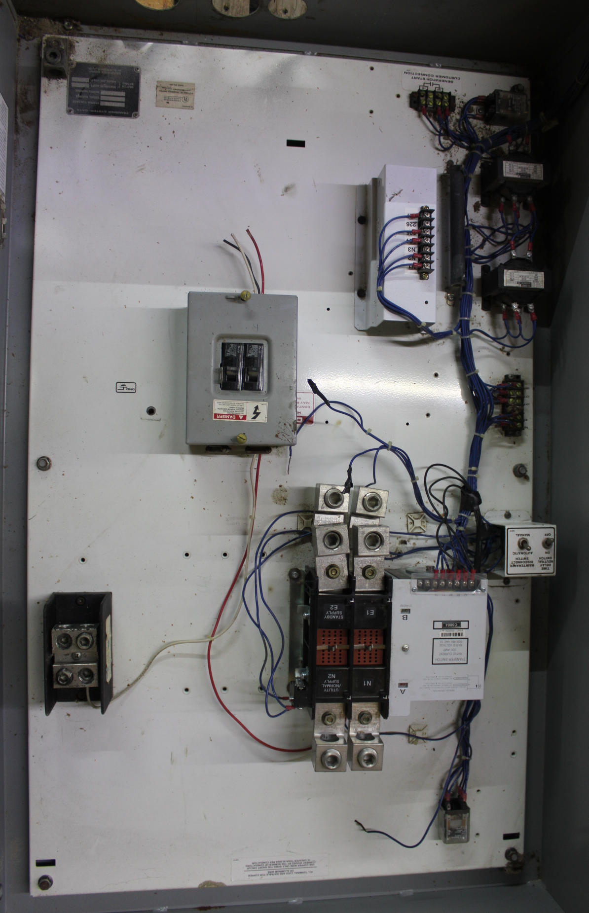 Used LIEBERT PRESSURE SWITCH RFS-4200-004 B02-0190 15 AMP 277 VAC