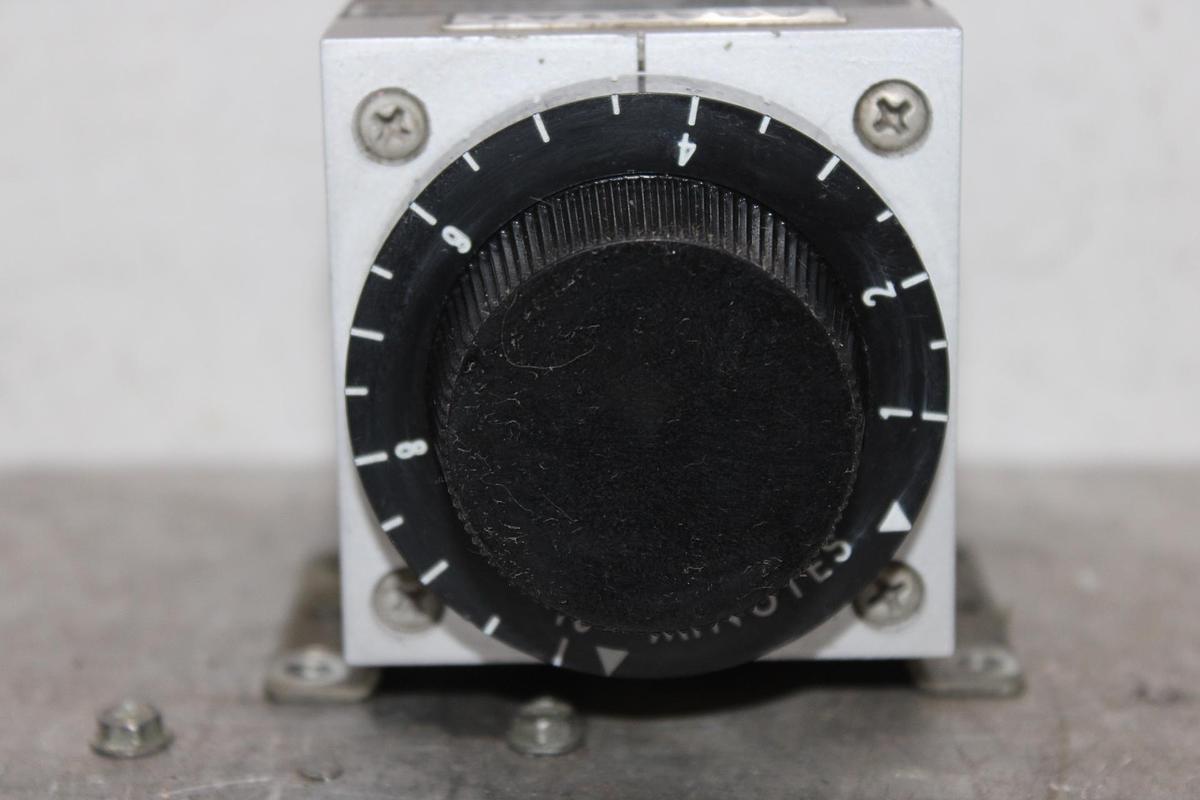 Used AGASTAT TIME DELAY RELAY 7014AE 120 VOLT 30-300 SECOND DELAY