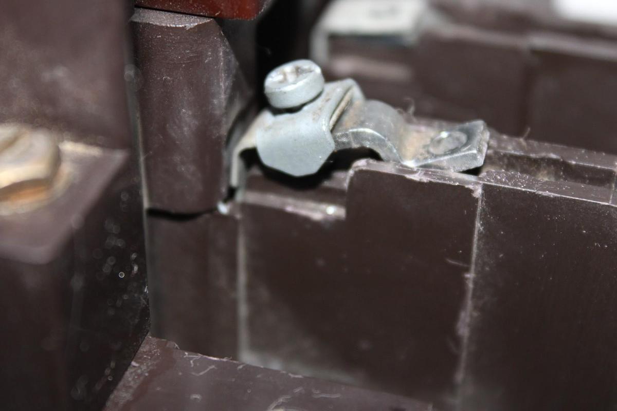 Used CUTLER-HAMMER CONTACTOR C832JN3 NEMA SIZE 3 120 AMP 600 VAC 3-POLE COIL: 120 V