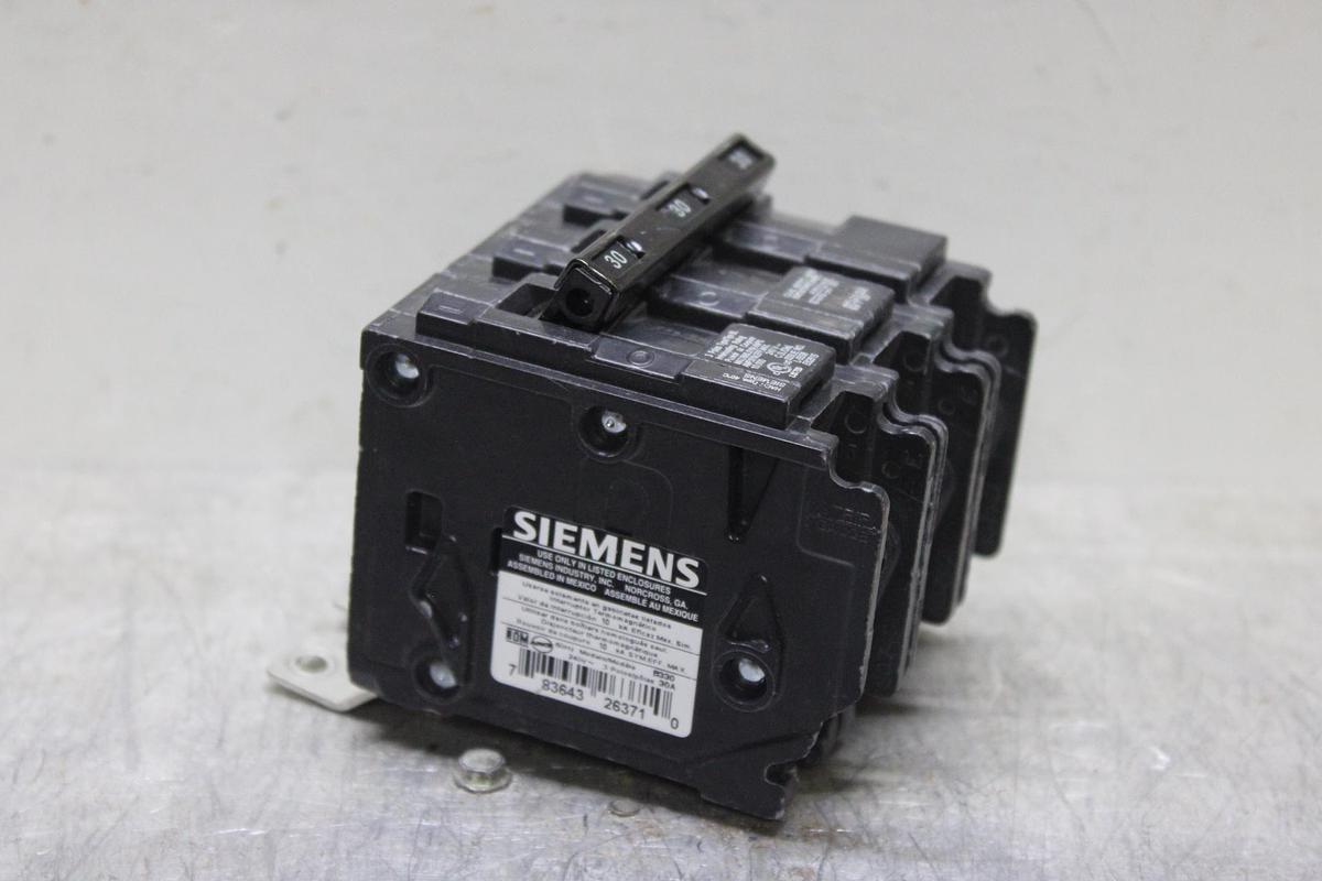 LOT OF 2 NEW SURPLUS SIEMENS BREAKER B220 20 AMP 120/240V 2-POLE