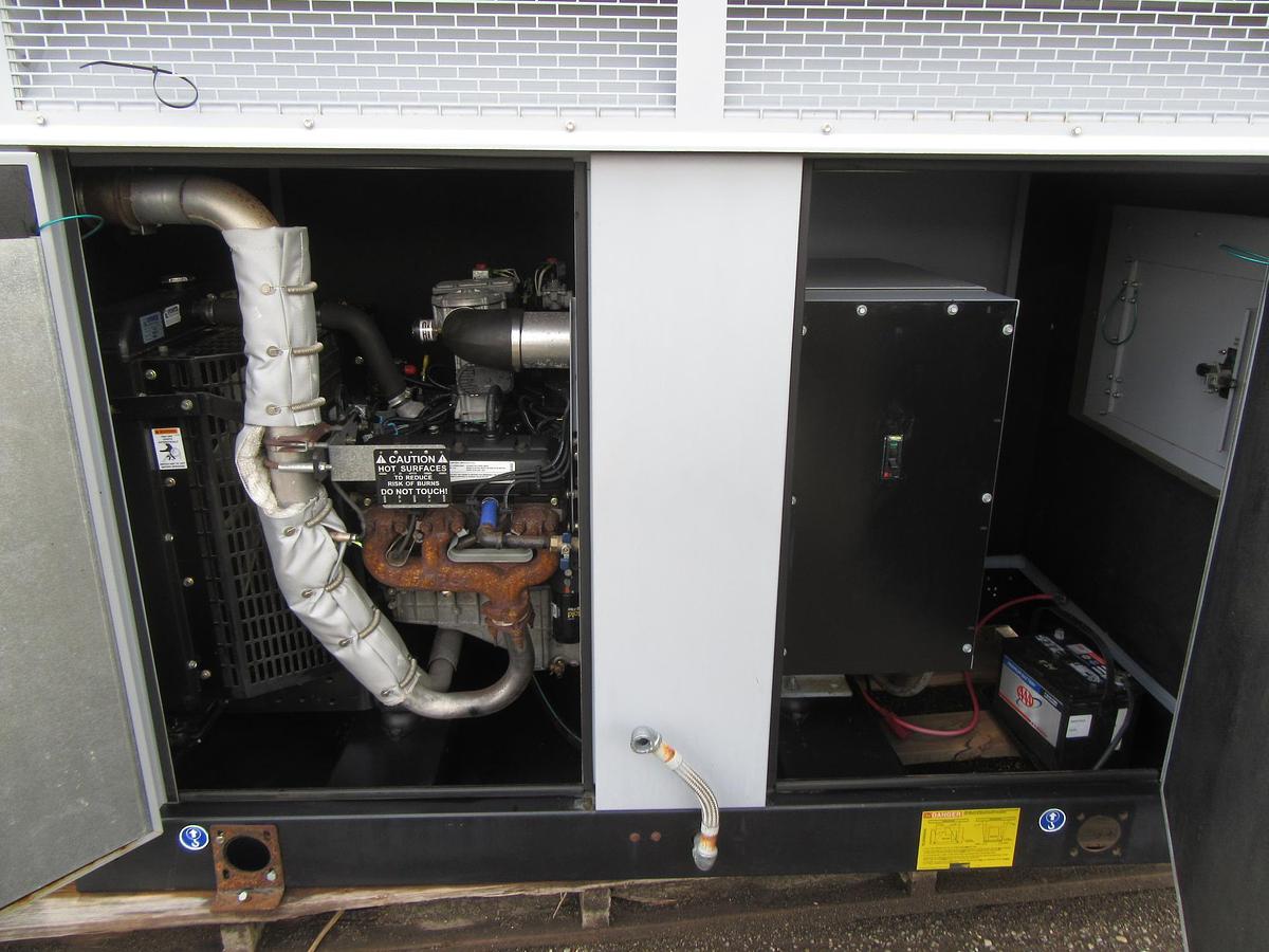 Used 30 KW GENERATOR MTU 4.3 NAT. GAS LP PROPANE 120/240 VOLT 1PH 207 HRS 40KW 2017