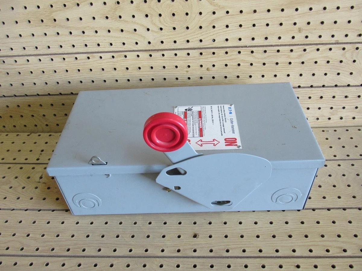 Used CUTLER HAMMER DISCONNECT DH221NGK 30A 240VAC 250VDC 2-POLE **WARRANTY INCLUDED**