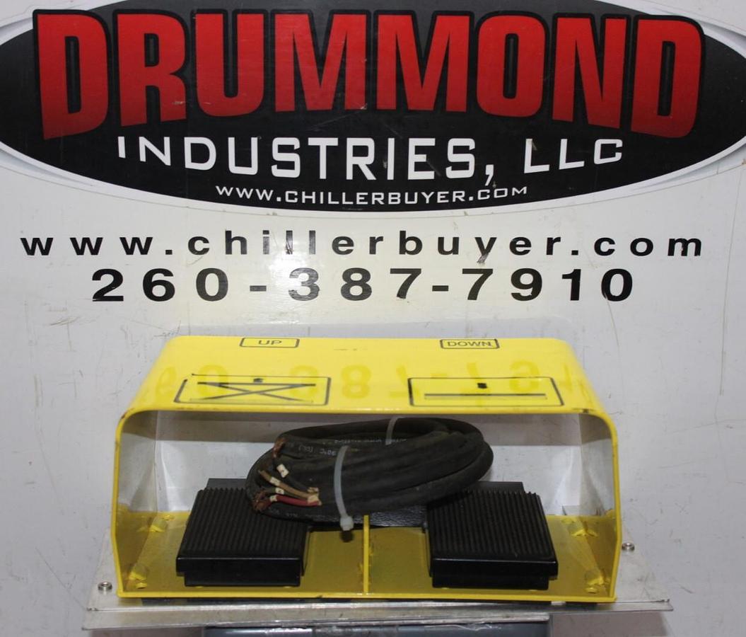 Used CONNTROL LIGHT DUTY MOMENTARY FOOT PEDAL SWITCH 892-2350-01 13 AMP 250 VAC