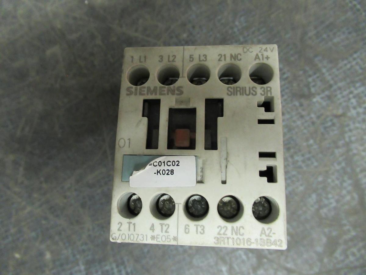 Used SIEMENS SIRIUS 3R CONTACTOR 3RT1016-1BB42 600V 20A 7.5HP G/010731