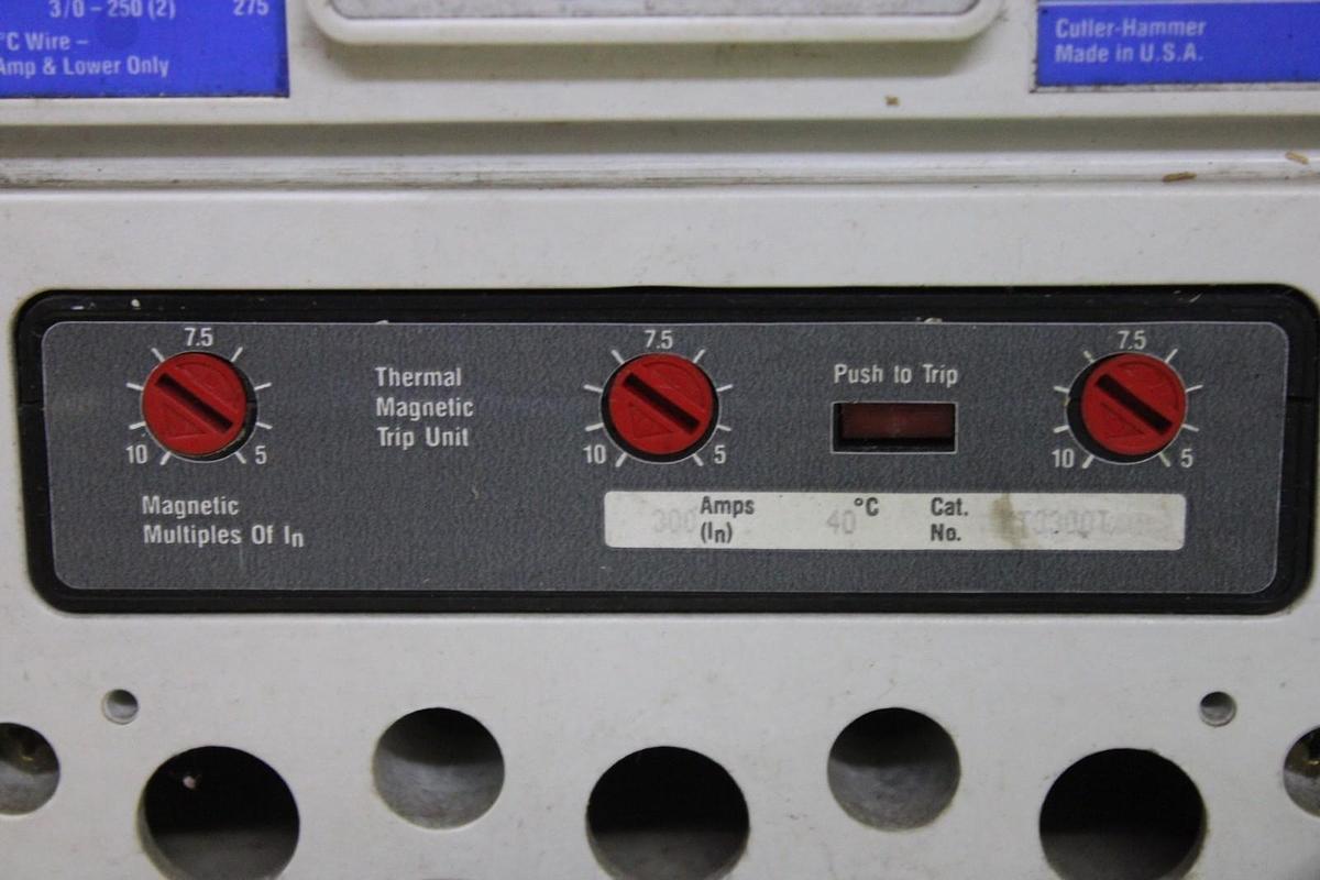 Used CUTLER HAMMER CIRCUIT BREAKER DK3300Z01 300 AMP 3-POLE 240 VAC SINGLE PHASE