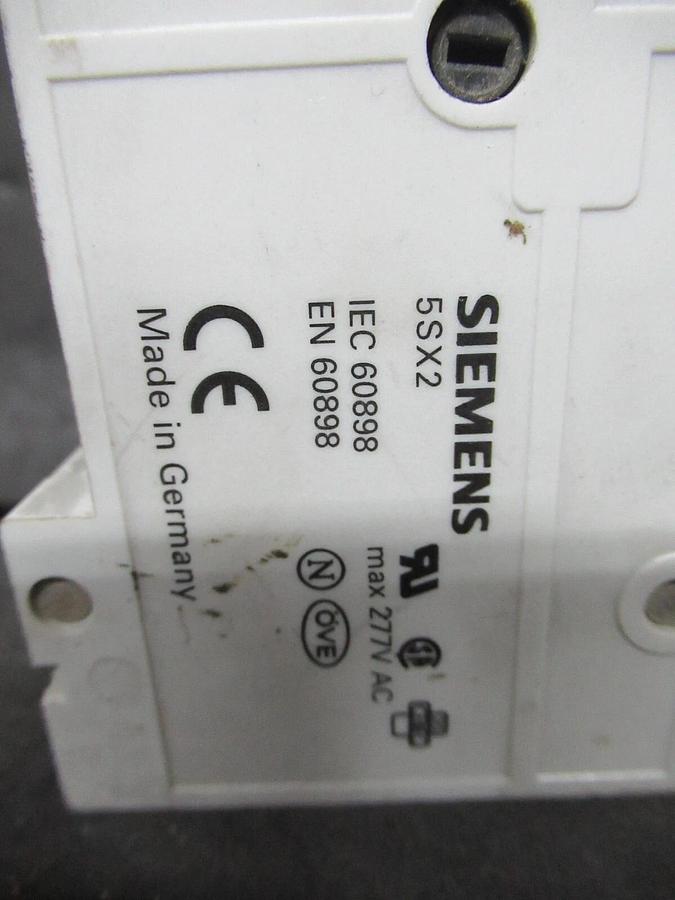 Used SIEMENS CIRCUIT BREAKER 5SX21 B16 16 AMP 277 VAC 1-POLE W/ 5SX9100 AUXILLIARY