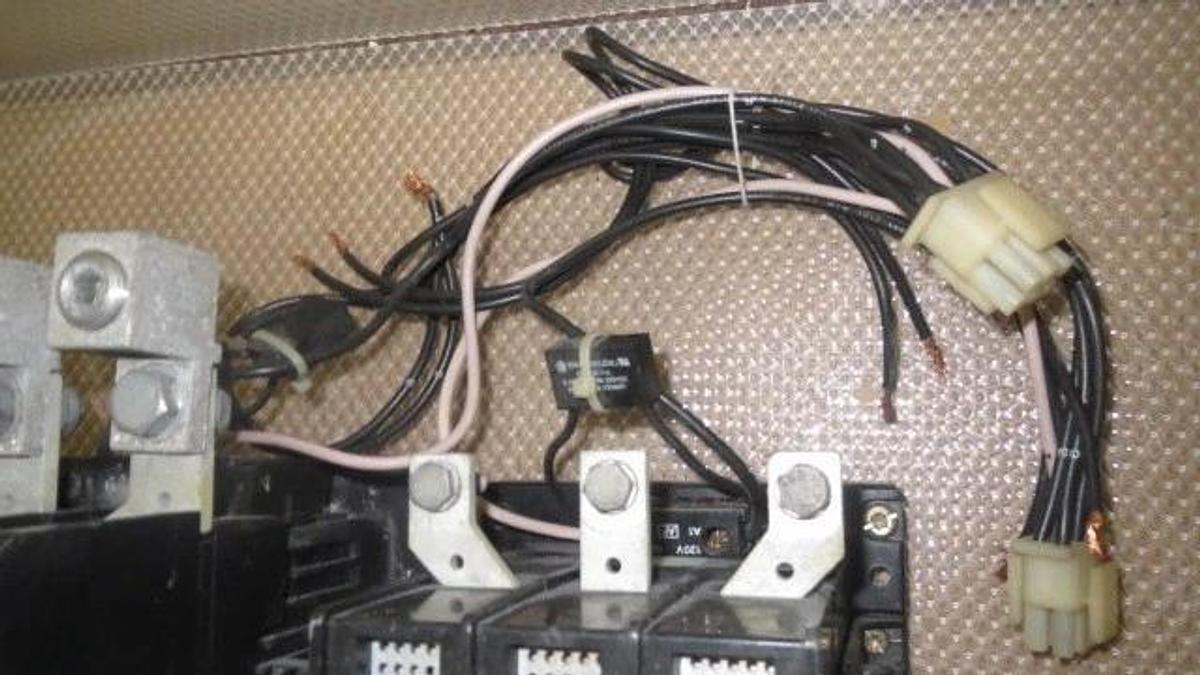 Used ABB REVERSING CONTACTOR EH 210 300 AMP AND EH 110 200 AMP WITH WIRING