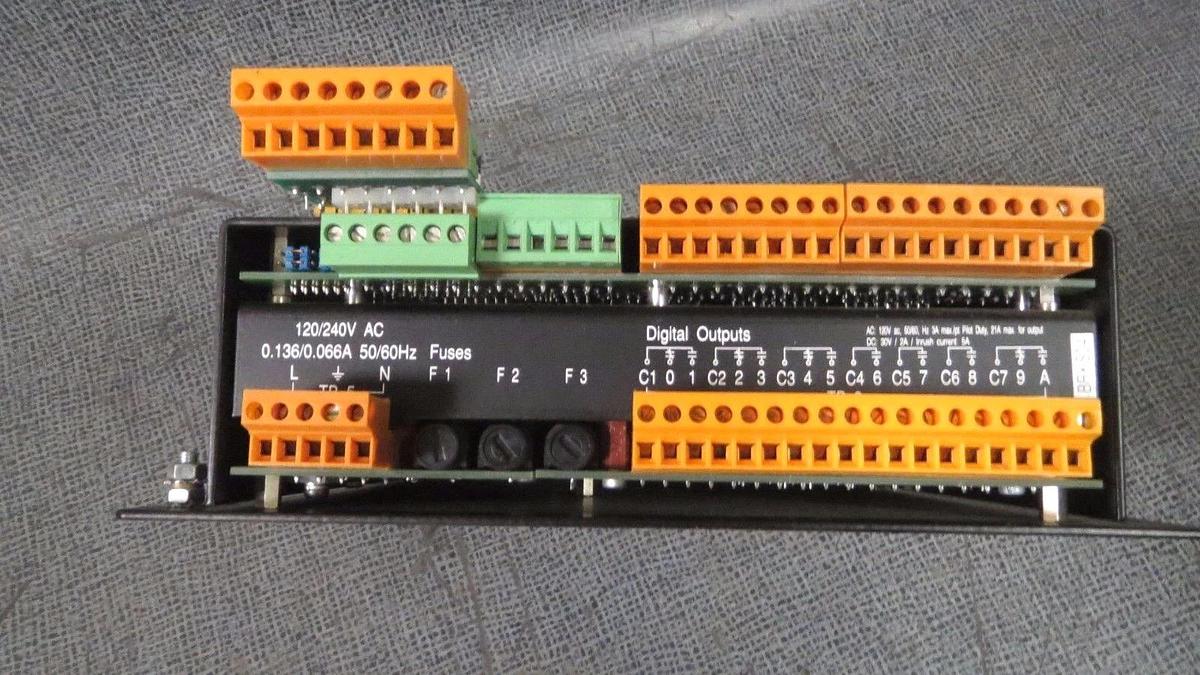 Used ITT BELL & GOSSETT TECHNOLOGIC PUMP CONTROLLER PLC BRKS04 240 VAC 0.136 AMP