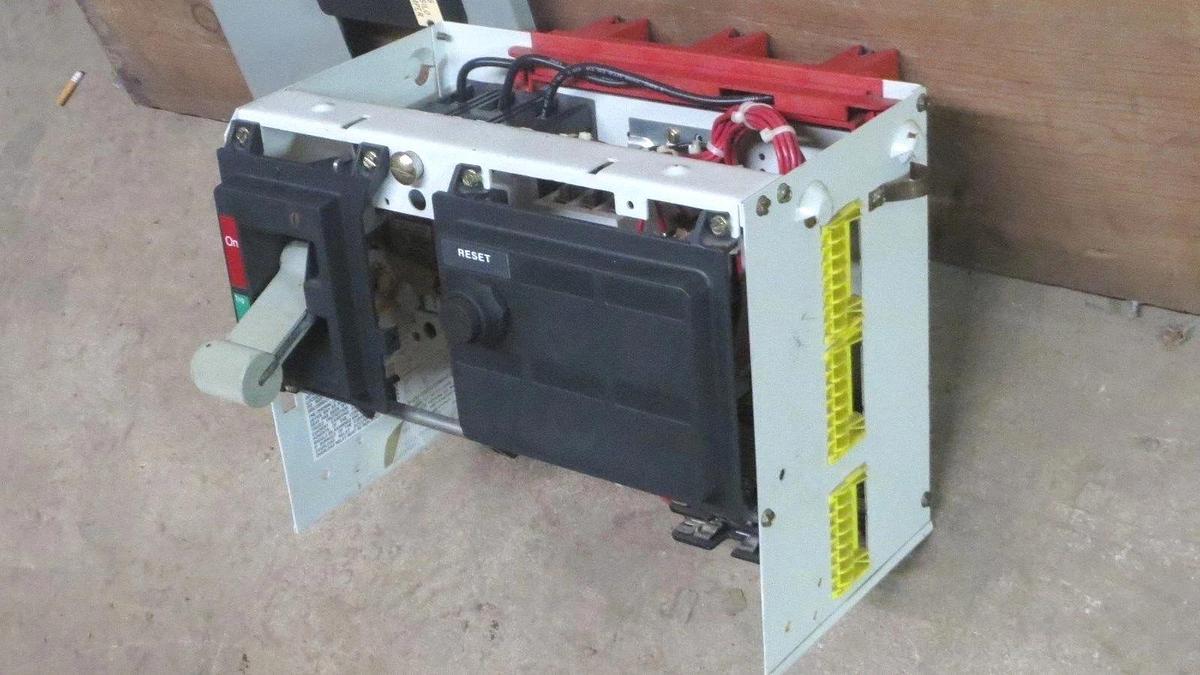 Used WESTINGHOUSE MCC 12" BUCKET WITH 3 AMP HCMP BREAKER & ADV NEMA SIZE 1 STARTER