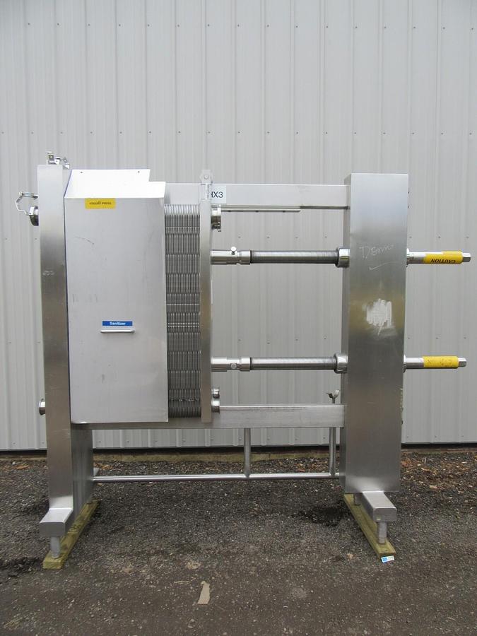 Used 600 SQ FT STAINLESS STEEL 3" IN / OUT APV PLATE AND FRAME HEAT EXCHANGER 23948