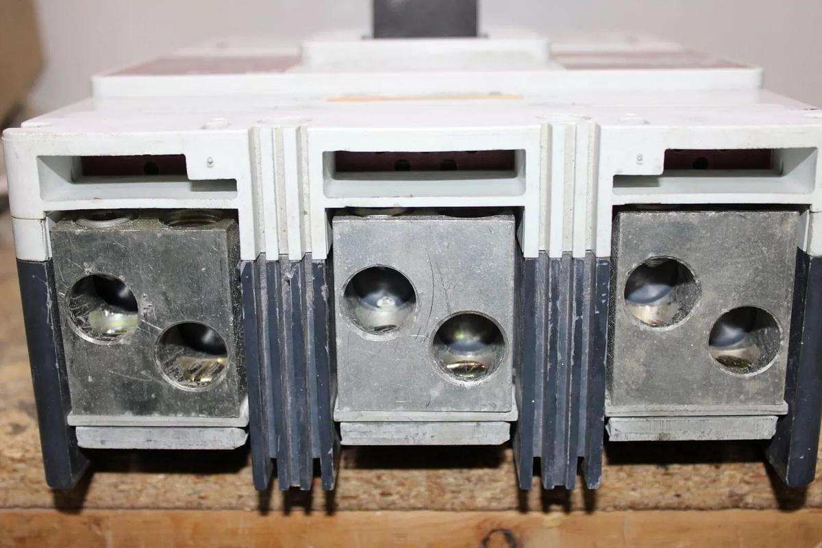 Used CUTLER HAMMER MOLDED CASE SWITCH LD3600WK 600 AMP 3-POLE 600 VAC 3-PHASE
