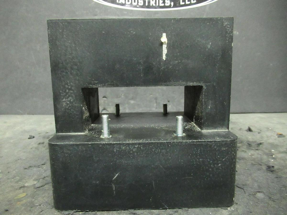 Used MERLIN GERIN NEUTRAL CURRENT SENSOR CT 685-518-A MASTERPACT TRIP 800 AMP 685518A