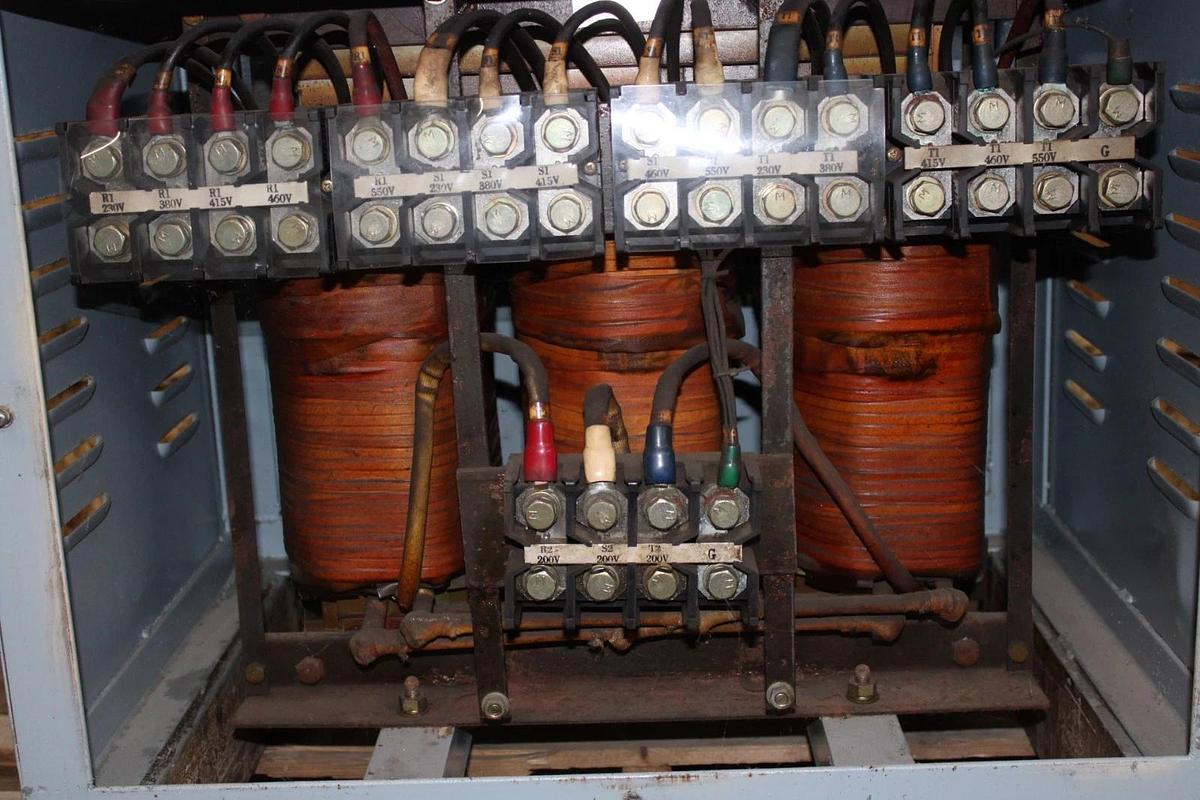 Used 40 kVA TRANSFORMER HC 3-PHASE 50/60 HZ 550/230 VOLT **WARRANTY INCLUDED**