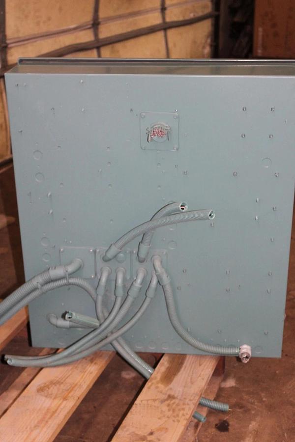 Used YORK CHILLER OPTISPEED VSD VSD351-K-46 W/ 371-04118-111 CONTROL PANEL