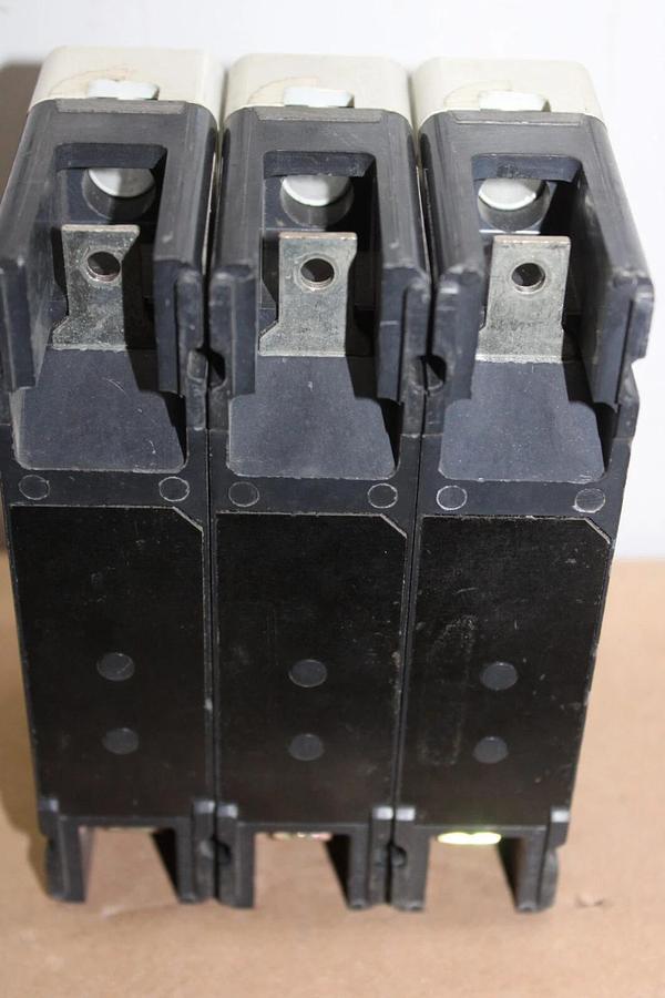 Used LOT OF 3 CUTLER HAMMER EHD1020 20 AMP 277 VAC SINGLE POLE EHD-14K