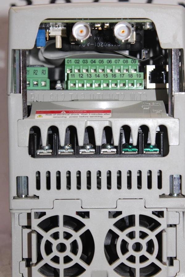 Used ALLEN-BRADLEY POWERFLEX 40 DRIVE 22B-D010N104 4 KW 5 HP 3-PHASE 480V 13 AMP