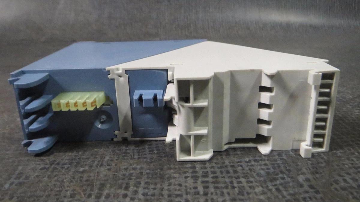 Used SIEMENS APOGEE POINT TERMINATION MODULE WITH BASE  MODEL: PTM6.4D20 **WARRANTY**