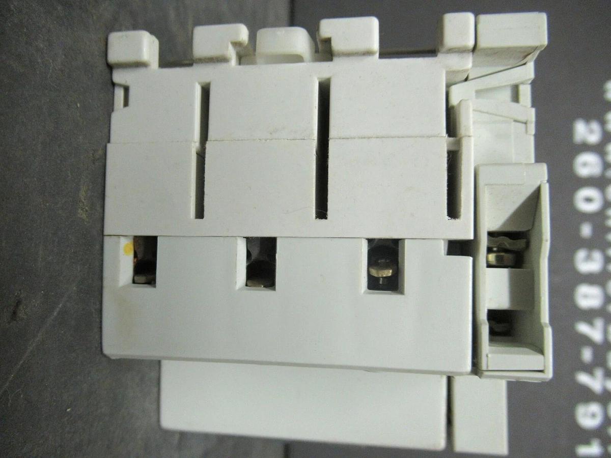 Used ABB MANUAL MOTOR START MS325 3 - 5 HP @ 480 V 4 - 6.3 AMP 600 VAC W/ AUXILIARY