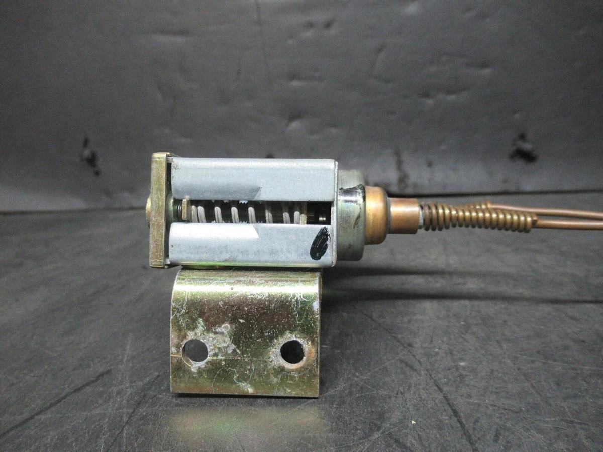 Used JOHNSON CONTROLS / CARRIER DIFFERENTIAL PRESSURE CONTROL HK06CC004 / P12AE-1