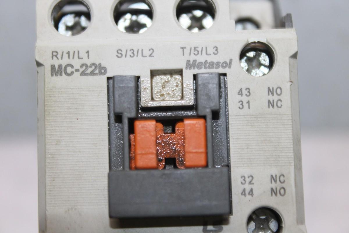 Used LS METASOL CONTACTOR MC-22B 600 VAC 40 AMP 3-POLE 20 HP COIL: 120 V