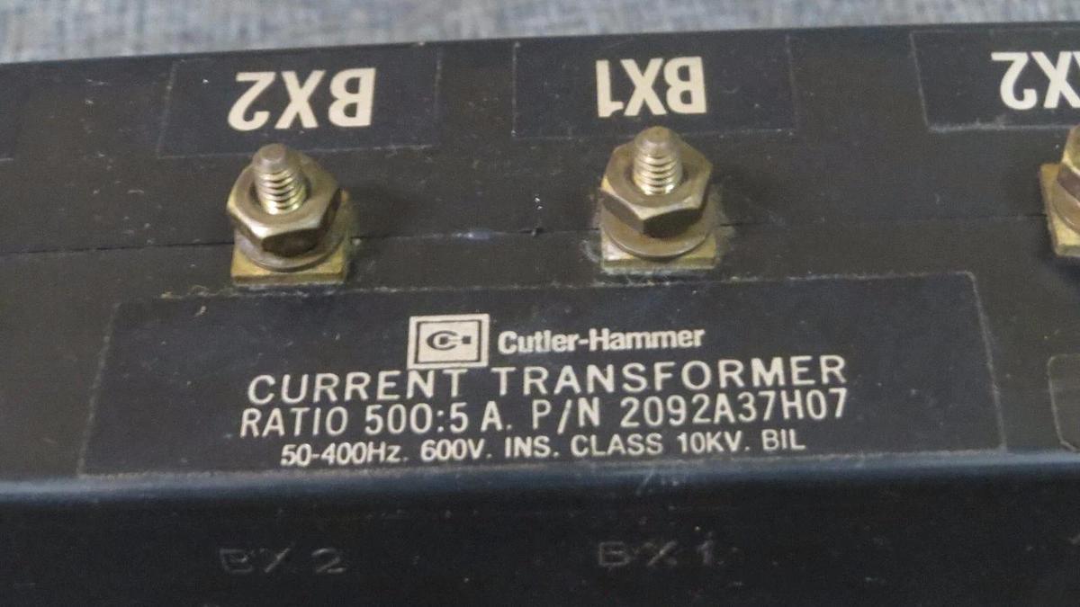 Used CUTLER HAMMER CURRENT TRANSFORMER 500:5A / 50-400 Hz # 2092A37H07 # 3P85-501