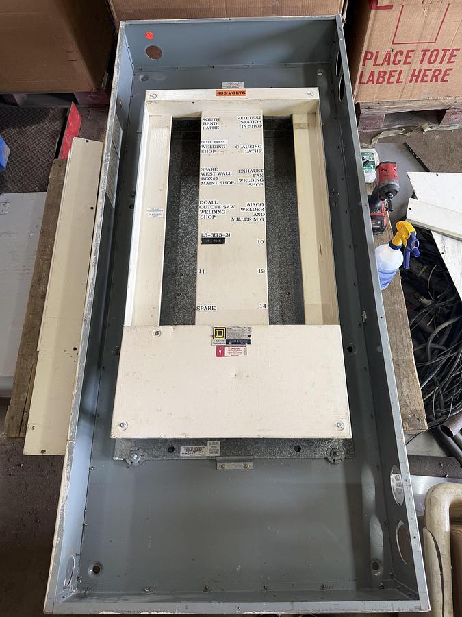 Used SQUARE D I-LINE HCW PANELBOARD 800 AMP 600 VAC TYPE 1 3-PHASE 42-SLOT HC4268DB