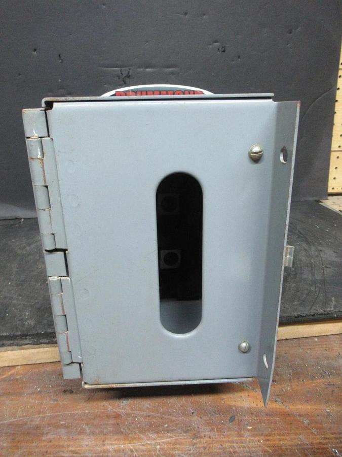 Used SQUARE D QMB SAFLEX UNIT QMB-3220 200 AMP 240 VAC 3-POLE 3-PHASE 50 HP
